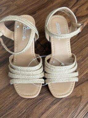 Soda Espadrilles Sandals. NEW
